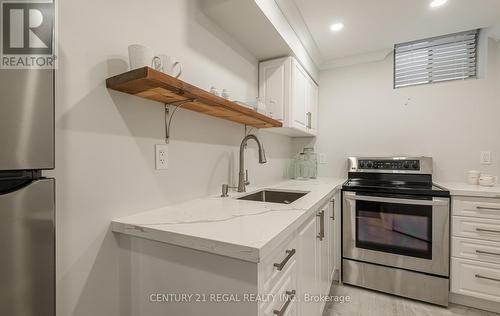 43 Valleyscape Trail, Caledon, ON - Indoor Photo Showing Kitchen With Upgraded Kitchen