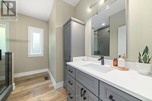 10 King Street, Kawartha Lakes, ON - Indoor Photo Showing Bathroom