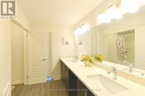 2064 Tribalwood Street, London, ON - Indoor Photo Showing Bathroom