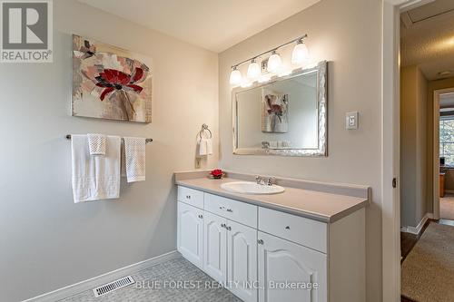 122 St. Clair Crescent, London, ON - Indoor Photo Showing Bathroom