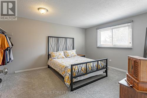 122 St. Clair Crescent, London, ON - Indoor Photo Showing Bedroom