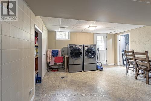 122 St. Clair Crescent, London, ON - Indoor Photo Showing Laundry Room