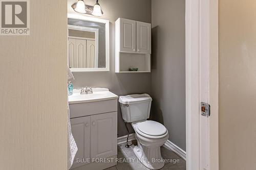 122 St. Clair Crescent, London, ON - Indoor Photo Showing Bathroom