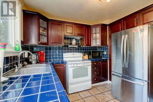 80 Flamingo Crescent, Brampton (Southgate), ON - Indoor Photo Showing Kitchen