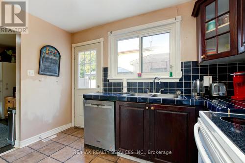 80 Flamingo Crescent, Brampton (Southgate), ON - Indoor Photo Showing Kitchen With Double Sink