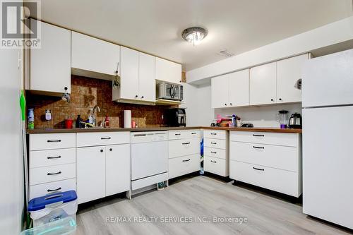 80 Flamingo Crescent, Brampton (Southgate), ON - Indoor Photo Showing Kitchen