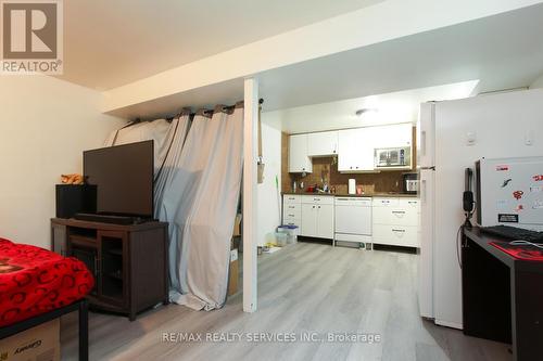 80 Flamingo Crescent, Brampton (Southgate), ON - Indoor Photo Showing Kitchen