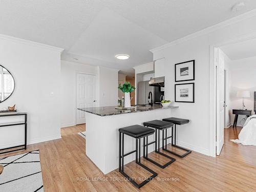 1112-225 Wellesley St E, Toronto, ON - Indoor Photo Showing Other Room