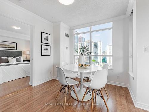 1112-225 Wellesley St E, Toronto, ON - Indoor Photo Showing Dining Room