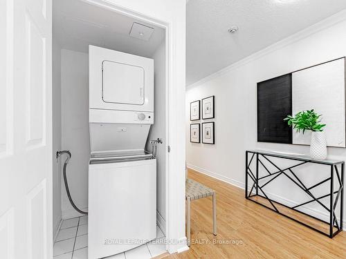 1112-225 Wellesley St E, Toronto, ON - Indoor Photo Showing Laundry Room