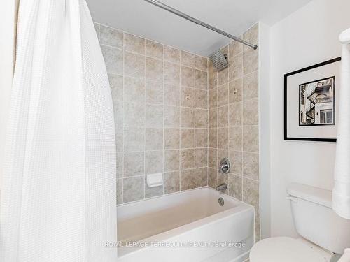 1112-225 Wellesley St E, Toronto, ON - Indoor Photo Showing Bathroom