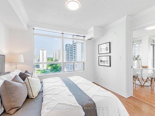 1112-225 Wellesley St E, Toronto, ON - Indoor Photo Showing Bedroom