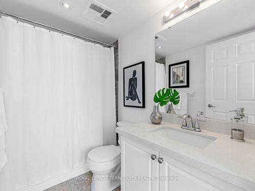 1112-225 Wellesley St E, Toronto, ON - Indoor Photo Showing Bathroom