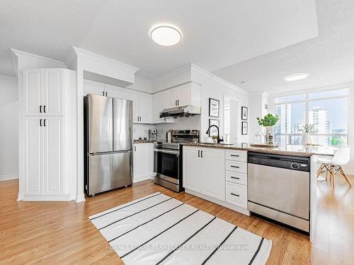 1112-225 Wellesley St E, Toronto, ON - Indoor Photo Showing Kitchen With Stainless Steel Kitchen With Double Sink With Upgraded Kitchen