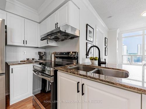 1112-225 Wellesley St E, Toronto, ON - Indoor Photo Showing Kitchen With Stainless Steel Kitchen With Double Sink With Upgraded Kitchen