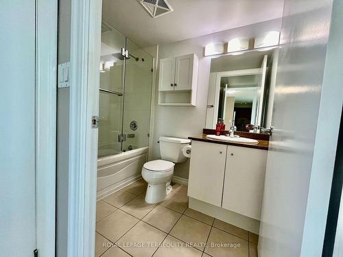 1002-12 Yonge St, Toronto, ON - Indoor Photo Showing Bathroom