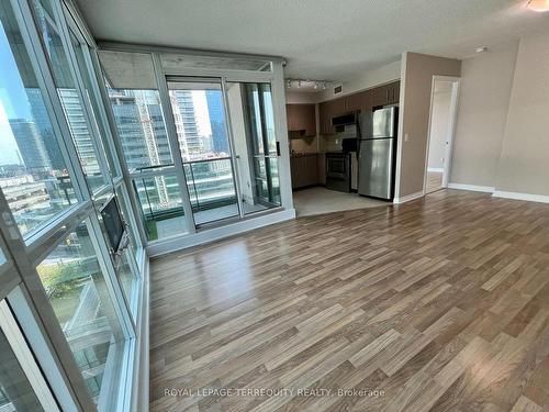 1002-12 Yonge St, Toronto, ON - Indoor Photo Showing Other Room