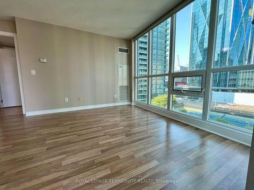 1002-12 Yonge St, Toronto, ON - Indoor Photo Showing Other Room