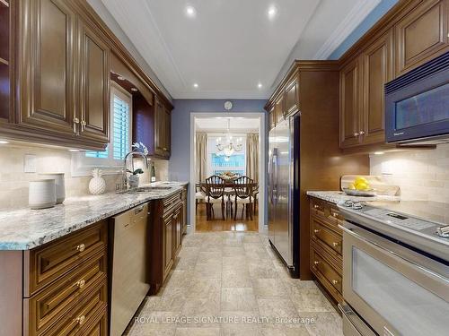 1227 Cedarcroft Cres, Pickering, ON - Indoor Photo Showing Kitchen