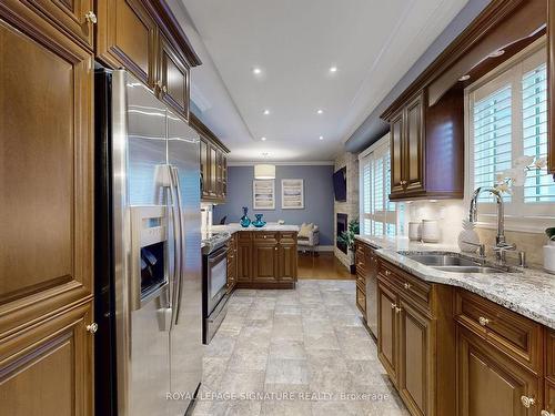 1227 Cedarcroft Cres, Pickering, ON - Indoor Photo Showing Kitchen With Double Sink