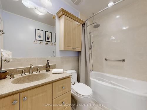 1227 Cedarcroft Cres, Pickering, ON - Indoor Photo Showing Bathroom