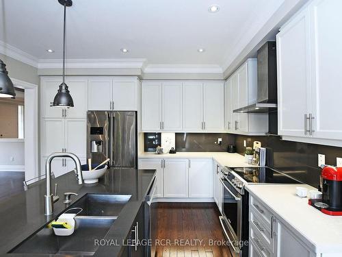 5 Sundew Lane, Richmond Hill, ON - Indoor Photo Showing Kitchen With Stainless Steel Kitchen With Upgraded Kitchen