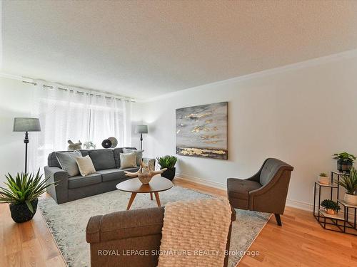 3417 Sanderling Cres, Mississauga, ON - Indoor Photo Showing Living Room