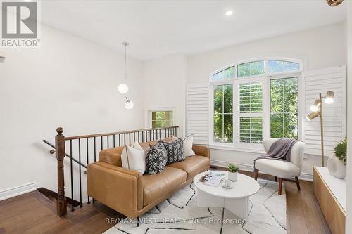 133A Finch Avenue E, Toronto (Willowdale East), ON - Indoor Photo Showing Living Room