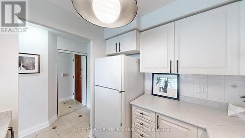 810 - 28 Pemberton Avenue, Toronto (Newtonbrook East), ON - Indoor Photo Showing Kitchen