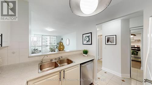 810 - 28 Pemberton Avenue, Toronto (Newtonbrook East), ON - Indoor Photo Showing Kitchen With Double Sink