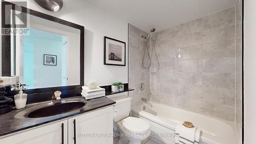 810 - 28 Pemberton Avenue, Toronto (Newtonbrook East), ON - Indoor Photo Showing Bathroom