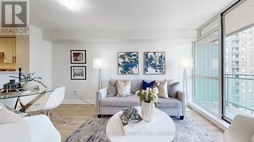 810 - 28 Pemberton Avenue, Toronto (Newtonbrook East), ON - Indoor Photo Showing Living Room