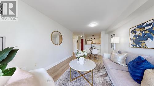 810 - 28 Pemberton Avenue, Toronto, ON - Indoor Photo Showing Living Room