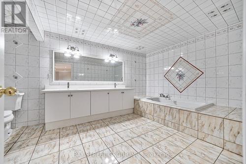 6096 Silken Laumann Way, Mississauga, ON - Indoor Photo Showing Bathroom