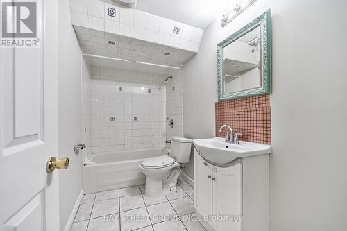 6096 Silken Laumann Way, Mississauga, ON - Indoor Photo Showing Bathroom