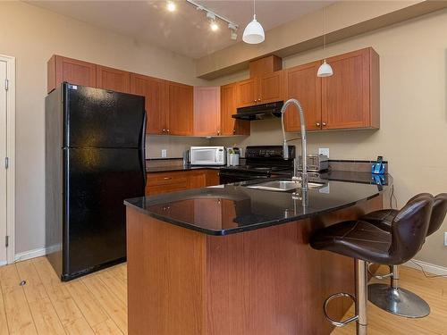 204-821 Goldstream Ave, Langford, BC - Indoor Photo Showing Kitchen