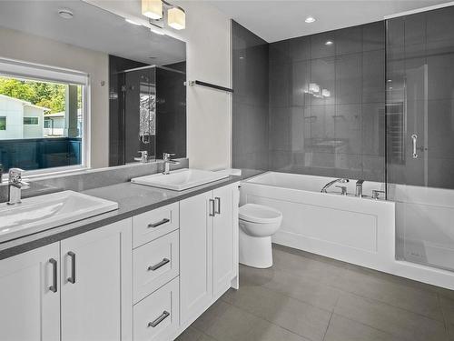 A-330 Lone Oak Pl, Langford, BC - Indoor Photo Showing Bathroom