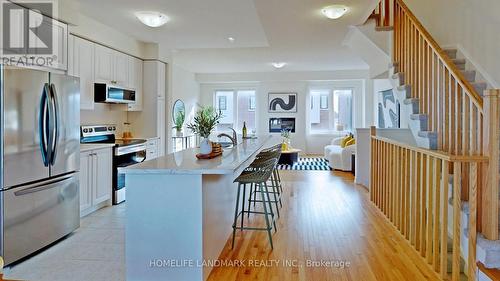 207 Vantage Loop, Newmarket (Woodland Hill), ON - Indoor Photo Showing Kitchen With Upgraded Kitchen