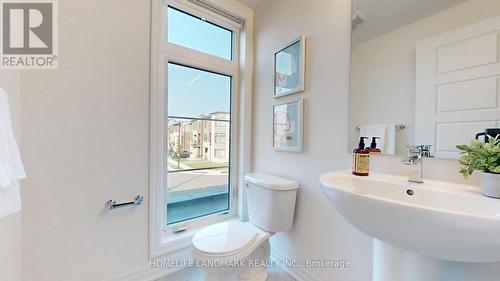 207 Vantage Loop, Newmarket (Woodland Hill), ON - Indoor Photo Showing Bathroom