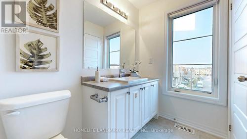 207 Vantage Loop, Newmarket (Woodland Hill), ON - Indoor Photo Showing Bathroom