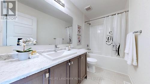 207 Vantage Loop, Newmarket (Woodland Hill), ON - Indoor Photo Showing Bathroom