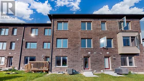 207 Vantage Loop, Newmarket (Woodland Hill), ON - Outdoor With Facade