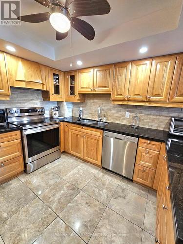 412 - 121 Woodbridge Avenue, Vaughan (West Woodbridge), ON - Indoor Photo Showing Kitchen With Double Sink