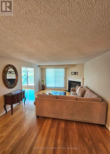 412 - 121 Woodbridge Avenue, Vaughan, ON - Indoor Photo Showing Other Room With Fireplace