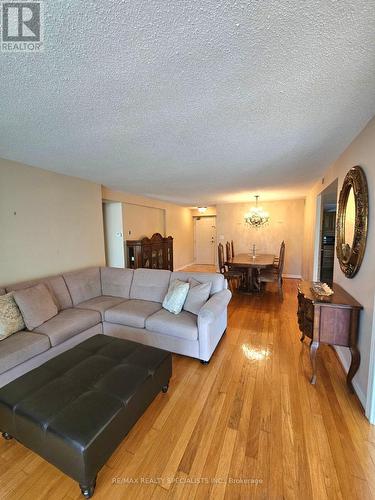 412 - 121 Woodbridge Avenue, Vaughan (West Woodbridge), ON - Indoor Photo Showing Living Room