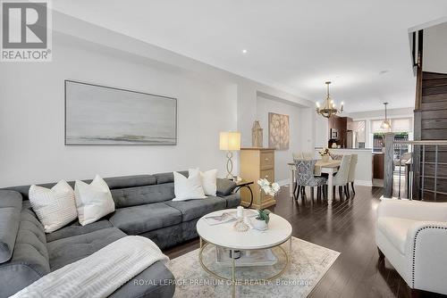 29 Nease Lane, Vaughan, ON - Indoor Photo Showing Living Room