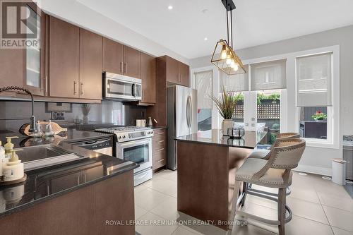 29 Nease Lane, Vaughan, ON - Indoor Photo Showing Kitchen