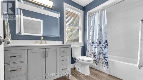 10 Mountainview Crescent, London, ON - Indoor Photo Showing Bathroom