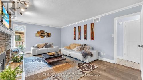 10 Mountainview Crescent, London, ON - Indoor Photo Showing Living Room