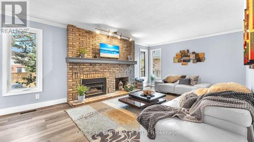 10 Mountainview Crescent, London, ON - Indoor Photo Showing Living Room With Fireplace